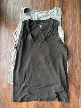 Set of 2 Madewell organic cotton/cotton tanks sz XS gray black EUC